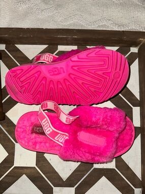 UGG Kids Hot Pink Fluff Slide Sandals with Logo Strap